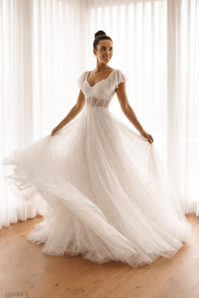 Beyaz Kolları Volanlı Büyük Beden Abiye Elbise 2110btx